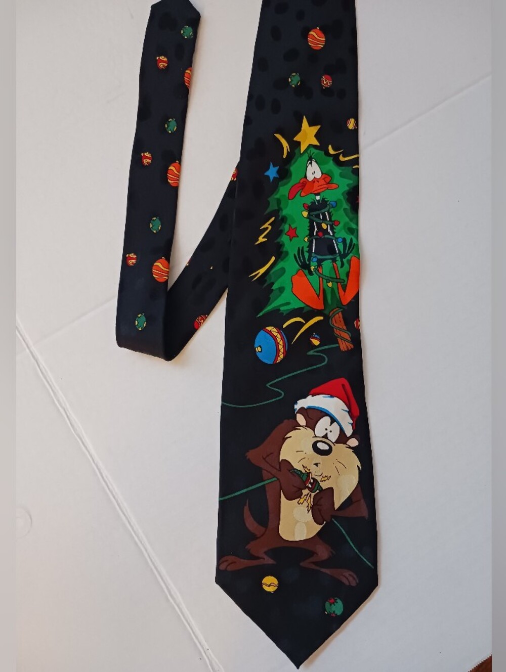 1995 Silk 100% Looney Tunes Tie Christmas Daffy Duck Tazmanian Devil Excellent